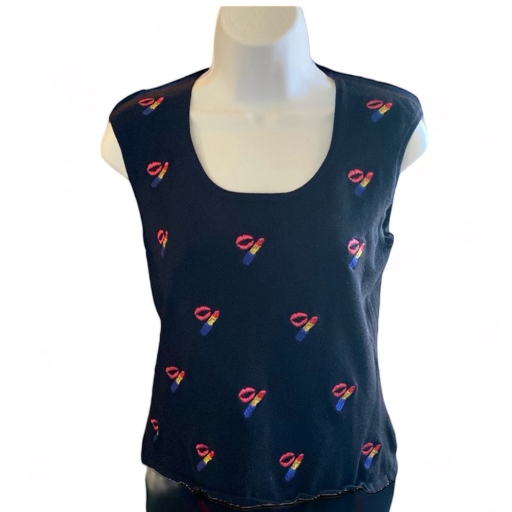 Super cute embroidered “Love Lipstick” 💄 sleeveless sweater top - Picture 3 of 10